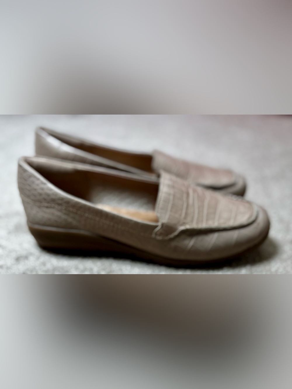 Easy Spirit Abide Loafers Beige Croc Print Size 6W Like New - Picture 4 of 6